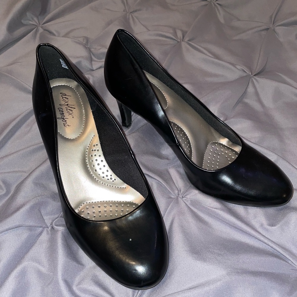 ‘DexFlex comfort’ brand size 7.5 heels (2 inch)